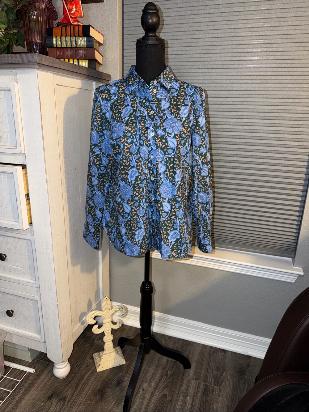 🤩Talbots Blue Floral Button-Up Blouse size large petite